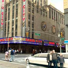 NYC: Private Home Alone 2 Stretch Limousine Tour with Pizza