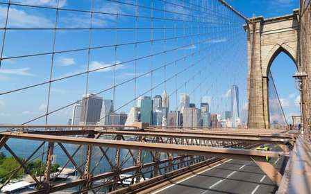 NYC: Brooklyn Bridge, DUMBO, and Skyline Small Group Tour