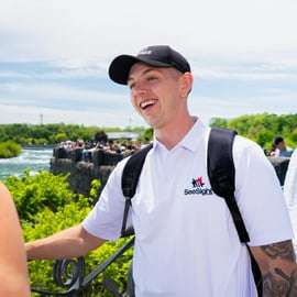 From NYC: Niagara Falls Full Day Trip with Maid of the Mist
