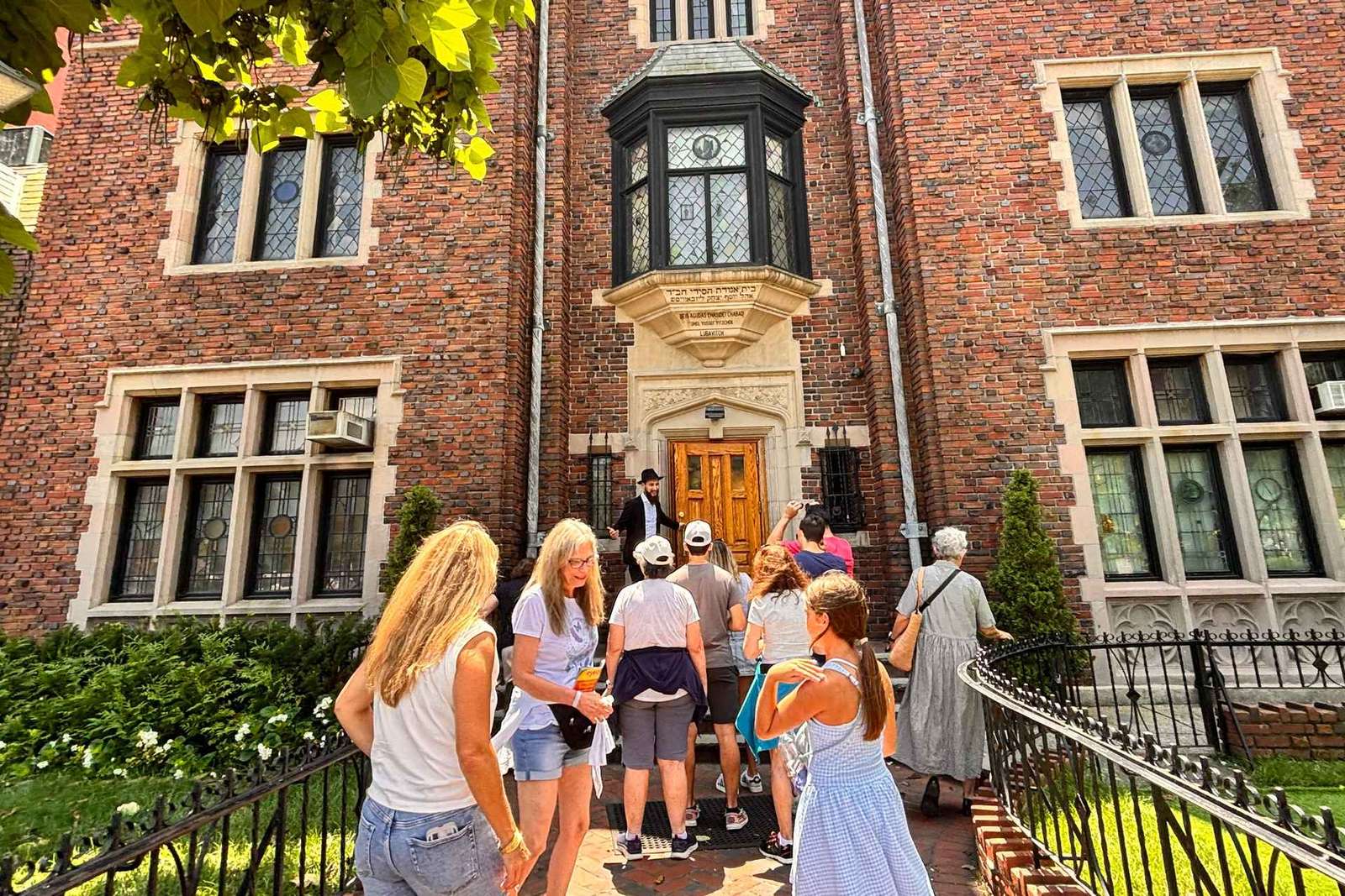 Jewish Brooklyn: Hasidic Walking Tour by a Local