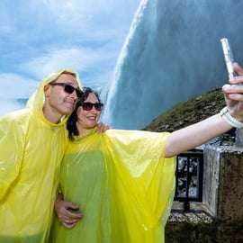 From NYC: Niagara Falls Full Day Trip with Maid of the Mist