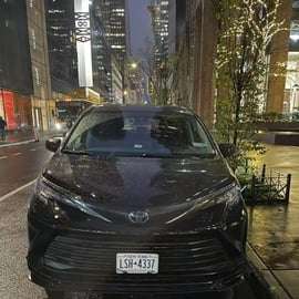 Private Transfer: JFK/LGA/EWR Airport to Manhattan Up to 5