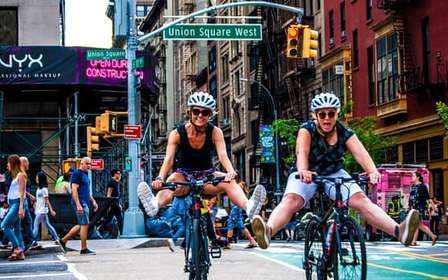 Brooklyn: Sightseeing Bike Tour with Local Guide