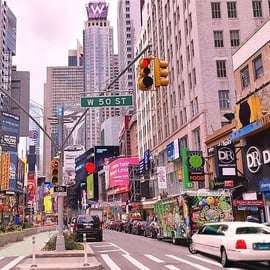 NYC: Private Home Alone 2 Stretch Limousine Tour with Pizza