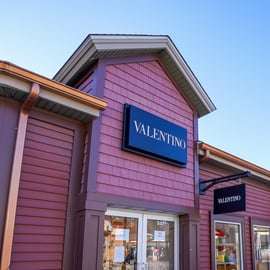 From NYC: Woodbury Common Premium Outlets Shopping Tour